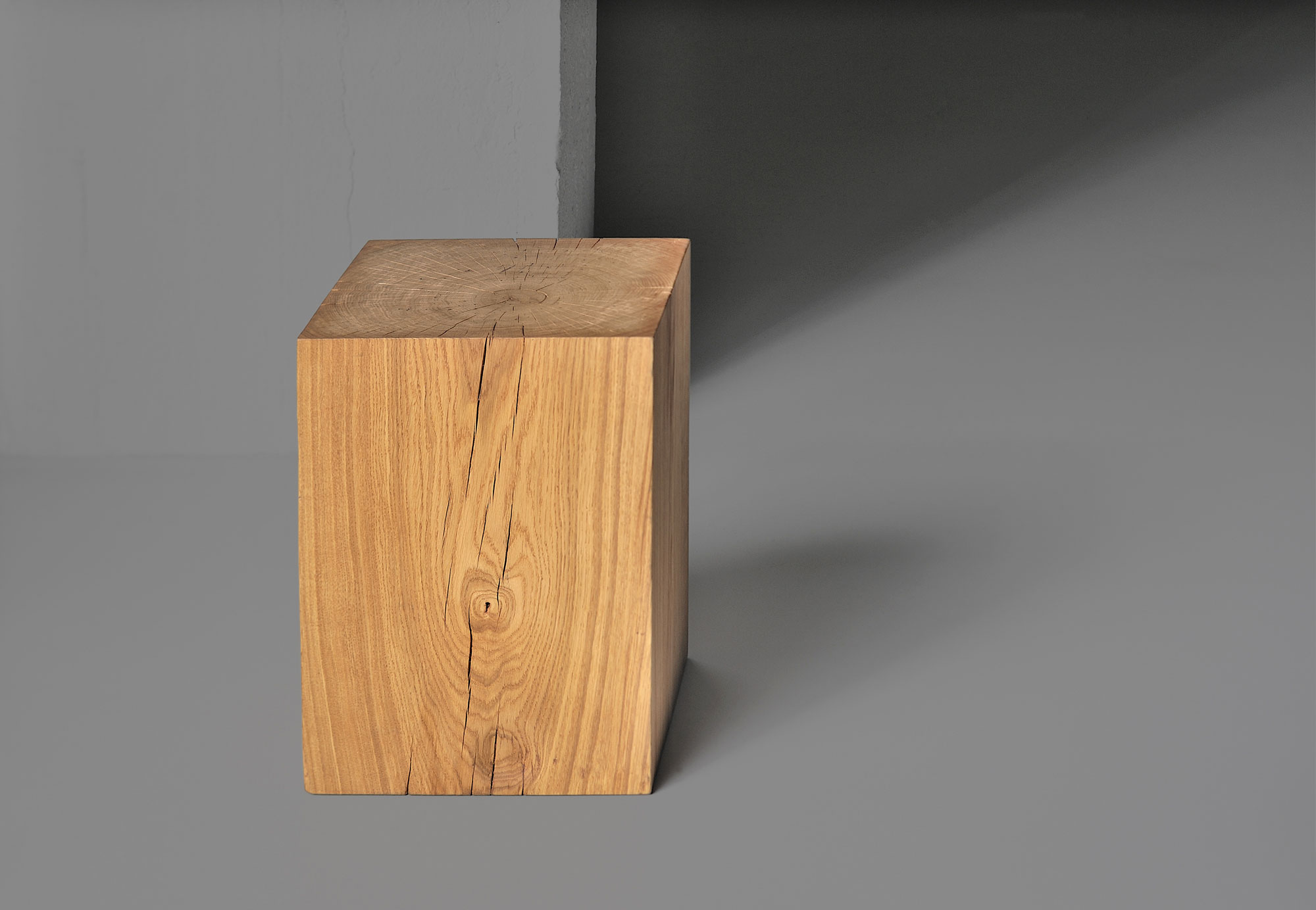 Tree Trunk Stool KLOTZ 2831 custom made in solid wood by vitamin design