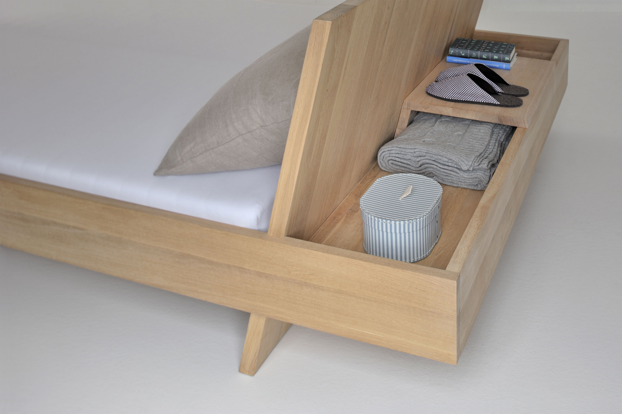 Design Solid Wood Bed SOMNIA 3057 custom made in solid wood by vitamin design